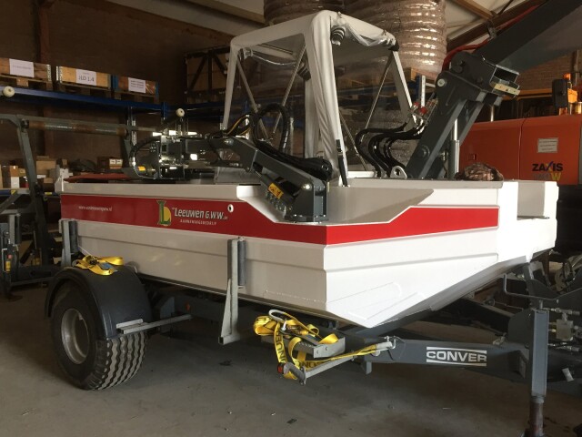 Brouwer sign voertuigreclame van leeuwen maaiboot 01