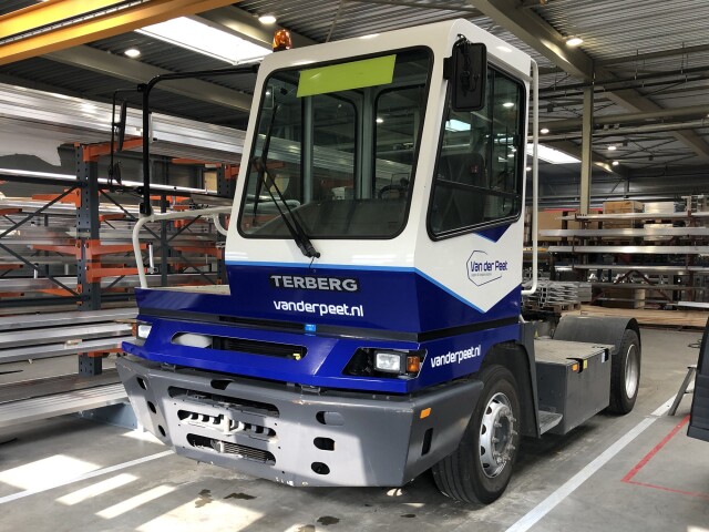 Brouwer sign voertuigreclame vd peet terminal trekker 01