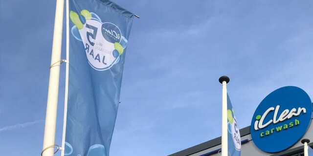 Vlaggen beachflags banieren buiten exterieur signing brouwer sign